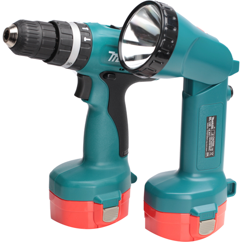 Дрель аккумуляторная Makita 8280DWPLE162489 Дрель аккумуляторная Makita 8280DWPLE162489Новая, компактная, мощная и надежная аккумуляторная дрель-шуруповерт. Три инструмента в одном: ударная дрель, шуруповерт и обычная дрель. Мощный мотор, превосходящий всех предшественников. Рукоятка с мягкой накладкой в месте захвата снижает вибрации и противодействует соскальзываю инструмента из руки. В комплекте фонарь.
