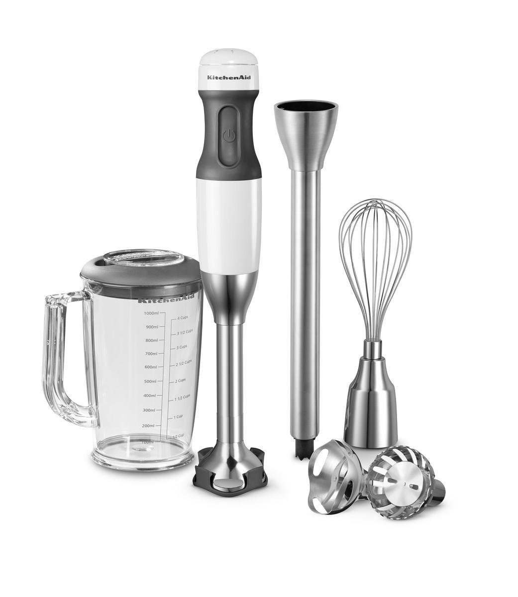 KitchenAid Classic (5KHB2531EWH), White блендер погружной5KHB2531EWH White KitchenAid Classic (5KHB2531EWH), White блендер погружной5KHB2531EWH WhiteБлендер погружнойKitchenAid ARTISAN – 5 скоростей для приготовления лучших блюдПогружной блендерКитченЭйд Артисан с 5-ю скоростями – это уникальная разработка компании KitchenAid. Такой кухонный прибор придется по душе каждой хозяйке, которая заботится об удобстве на своей кухне. Это идеальный подарок для любого кулинара. Ведь с его помощью можно творить настоящие чудеса и создавать свои собственные шедевры кулинарного искусства. Погружной блендер – еще и инструмент профессионалов. Без него не обходится ни один бармен.Возможности 5-скоростных погружных блендеровKitchen Aid ARTISANПогружной блендер от KitchenAid – это кухонный прибор, снабженный специальным ножом. С его помощью можно производить следующие действия: смешивать разные продукты;готовить пюре;взбивать коктейли;измельчать многие продукты (зелень, орехи, чеснок и др.). Миниатюрный и удобный погружной блендер серии ARTISAN является многофункциональным прибором. Его главным достоинством считается мобильность. Ведь использовать его можно везде и всегда: в любой миске, кастрюльке или другой емкости. Что же это за прибор?Блендер погружной, разработанный нашей компанией, известен как нечто среднее между миксером и кухонным комбайном. Последний не всегда хочется включать, чтобы выполнить какое-то очень простое действие.Если вы любите коктейли, ведете здоровый образ жизни или в семье родился маленький ребенок, то 5-скоростной блендер станет настоящей «палочкой-выручалочкой» на кухне. С ним кашка для малыша будет готова за несколько минут, да и пюре можно будет делать значительно быстрее!БлендерKitchenAid имеет несколько составляющих: корпус из металла – ручка, которая имеет приятный дизайн и цвет. Мы позаботились о том, чтобы держать в руке прибор было максимально удобно;сменные лезвия в виде купола. Всего их в комплекте 2. Каждое из них позволяет выполнять разные функции (колоть лед, измельчать мясо и т.д.);защитная насадка, благодаря которой можно не беспокоиться о порче посуды во время использования блендера.мощный двигатель, имеющий ровно 5 скоростей.насадки, предназначенные для вбивания и тщательного измельчения продуктов.2 насадки с поворотным замком, необходимые для смешивания ингредиентов в глубоких кастрюлях и даже кувшинах. Изготовлены из нержавеющей стали. Особенности погружных блендеров 5-скоростных (Китчен Эйд Артисан)Кухонные погружные блендеры серии ARTISAN и Classicимеют огромное количество достоинств. Прибор занимает очень мало места. А если это целый набор с множеством насадок и дополнений, то специально для удобства хранения мы предлагаем вам еще и кейс к моделям ARTISAN и чехол для хранения в модели Classic . Использование такого блендера позволяет в значительной степени сократить время на воплощение в жизнь того или иного рецепта. Главное в устройстве – это мощность, наличие 5-ти режимов и практически абсолютная бесшумность во время работы.Наша компания KitchenAid, создавая серию погружных 5-скоростных блендеров ARTISAN и Classic, позаботилась о том, чтобы каждый смог подобрать для себя то, что подходит и по дизайну, и по функциональности, и по цене. Купив его, все смогут побаловать себя и разнообразить ежедневное меню.