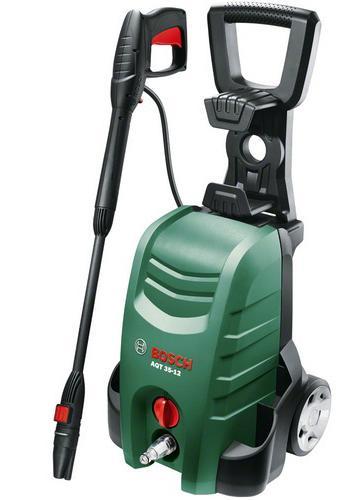 Мойка высокого давления Bosch AQT 35-12+ (06008A7101)Aquatak 35-12 Plus Мойка высокого давления Bosch AQT 35-12+ (06008A7101)Aquatak 35-12 PlusСовременные мойки высокого давления – это в первую очередь высокий уровень безопасности при работе и исключительнаянадежность всех комплектующих. Высокий рабочий ресурс двигателя мощностью 1500 ВТ и насоса, простота в эксплуатации – отличительные признаки мойки высокого давления BOSCH AQUATAK 35-12 Plus. Подключается к сети с напряжением 230 В и частотой 50 Гц. Мощная система воздушного охлаждения позволяет работать оборудованию долгое время. Отдельно следует отметить, что в комплектацию данной модели входит специальная насадка для мытья террас, то есть спектр применения инструмента значительно увеличен. Мойка высокого давления BOSCH AQUATAK 35-12 Plus может работать с водой, температура которой равняется 40 градусам. Длинный высоконапорный шланг позволяет с удобством оперировать рабочим пространством. Длина шланга равняется 5 метрам что позволяет мыть, например, крупногабаритную сельскохозяйственную технику или строительное оборудование. Максимальное давление воды – 120 Бар. Расход воды (минимальный) составляет 350 л/час. Прочный пластиковый корпус не подвержен коррозии, за счет пластика вес агрегата всего лишь 5,5 кг. Модель AQT 35-12 имеет складные - её без проблем можно транспортировать в любую точку работы. Модели универсальны благодаря соплу «три в одном»: достаточно одного поворота насадки, чтобы переключить точечную струю на веерную для удаления стойких загрязнений или установить струю с низким давлением, с которой можно использовать моющие средства. Вне зависимости от выбранного режима струи двигатель и помпа всегда автоматически отключаются при отпускании курка пистолета. Данная функция позволяет избежать случайного разбрызгивания воды, экономит электроэнергию и обеспечивает минимальный уровень шума. Вращающийся барабан также обеспечивает высокий уровень комфорта – можно выбирать любое удобное для вас расположение инструмента. После использования инструмента, любой пользователь сможет оценить преимущества компактного дизайна с инновационным способом хранения шланга и встроенным держателем принадлежностей, что обеспечивает экономию 40% места хранения.Универсальный и многофункциональный очиститель высокого давления AQT 35-12 – Ваш незаменимый помощник с широким спектром применения. Предназначен для мытья автомобилей, а также удаления загрязнений с различных поверхностей – стен, дорожек, дачной мебели и инвентаря. Алюминиевая помпа гарантирует долгий срок службы и эффективную очистку. Функция самовсасывания позволяет забирать воду из открытых источников, таких как водоемы, баки, ведра, канистры и т.д. Конструкция модели обеспечивает простоту в использованиии и экономию места при хранении. Комплект поставки: пистолет-пульверизатор Bosch, трубка, прозрачный водяной фильтр, насадка 3-в-1, шланг высокого давления 5 м, сетевой кабель 5 м. Металлическая помпа и функция самовсасыванияНадежная и мощная металлическая помпа с внешним фильтром для дополнительной защиты. Функция самовсасывания позволяет использовать мойку без подключения к водопроводуУниверсальная насадка «3-в-1» Регулировка вида струи без смены насадок: роторная, веерная, струя низкого давления для подачи моющего средстваСистема автоматической остановки инструмента Необходимая мощность обеспечивается тогда,когда это требуетсяКомпактное хранение Складывающаяся ручка с креплением для шланга и встроенные отсеки для принадлежностей обеспечивают компактность при хранении