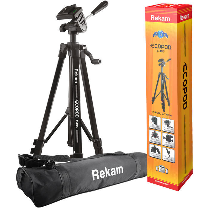 Rekam ECOPOD E-135 штативE-135 Rekam ECOPOD E-135 штативE-135Rekam ECOPOD E-135 – прочный, 3-секционный штатив с облегченной конструкцией из серии ECOPOD. 3-секционная конструкция штатива обладает хорошей устойчивостью, и выдерживает большую нагрузку, чем штативы с 4 секциями. Поперечные перекладины между опорами и центральной штангой помогают быстро установить штатив в ровном положении и увеличивают его устойчивость. Высота ног фиксируются при помощи удобных клипсовых зажимов. Опоры имеют специальные резиновые накладки, позволяющие избежать скольжения.Реечный микролифт с фиксатором и ручкой позволяет осуществлять плавную регулировку высоты штатива. Механизм «головы» обеспечивает плавный ход, высокую степень свободы и возможность поворачивать камеру в вертикальное положение. Управление и фиксация головы осуществляется при помощи ручки. Жидкостный уровень, расположенный на верхней площадке «головы», помогает правильно установить горизонт. Быстросъемная площадка дает возможность оперативно устанавливать и снимать камеру со штатива. Матовое, ударопрочное покрытие черного цвета уменьшает возможность появления бликов и увеличивает износостойкость штатива.