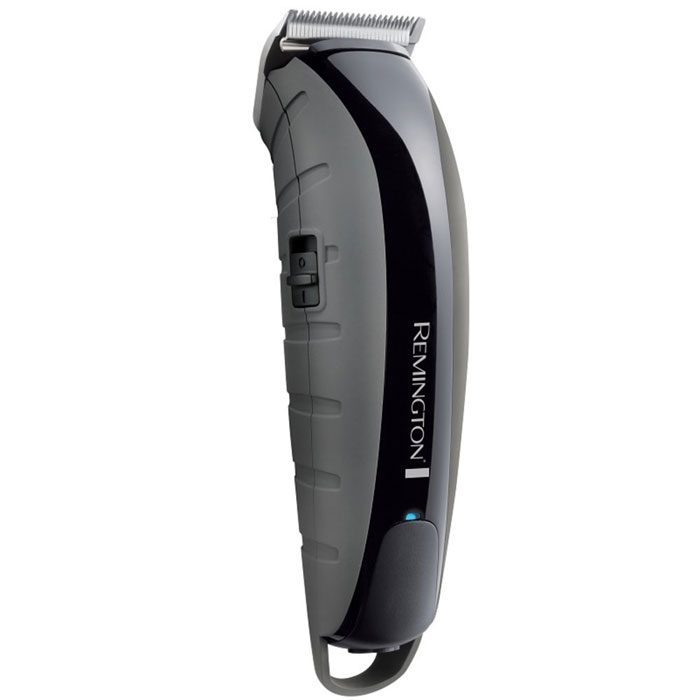Remington HC5880 машинка для стрижки волосHC5880 Remington HC5880 машинка для стрижки волосHC5880Remington HC5880 идеально подходит для домашнего использования. Эта премиальная машинка создана, чтобы прослужить долго. Стрижка становится более легкой, благодаря мотору с высоким крутящим моментом, усовершенствованной технологии лезвий и прочному корпусу, который выдержит любые удары или падения.Прибор оснащен мощной литиевой батареей, которая обеспечит длительное время работы прибора до 120 минут. А японские стальные лезвия сделают стрижку точной и профессиональной. Стоит отметить, что машинка имеет отличные характеристики стрижки - 350 мм/сек. Благодаря профессиональным характеристикам и прочному корпусу, сделанному из тех же материалов, которые используют при создании шлемов и станков, эта мощная машинка для стрижки прослужит вам долго даже при регулярном использовании.