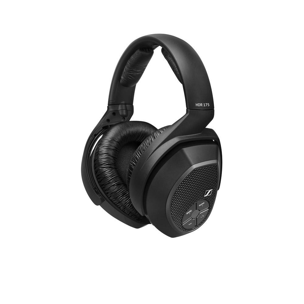 Sennheiser RS 175 беспроводные наушники505563 Sennheiser RS 175 беспроводные наушники505563Поднимая домашние развлечения на новый уровень, беспроводная система SennheiserRS 175 предлагает впечатляющий набор функций, так что Вы сможете наслаждаться музыкой и телевидением в полной мере. Режимы Bass Boost и Surround Sound позволят Вам заставить домашнюю развлекательную систему работать с полной отдачей. Инновационная патентованная технология цифровой беспроводной передачи сигнала SennheiserAdvanced Digital гарантирует надежный прием и чистое звучание даже при перемещении из одной комнаты в другую. Основные органы управления расположены на наушниках, так что ничего не будет отвлекать Вас от прослушивания, а удобная посадка идеально подходит для длительного использования