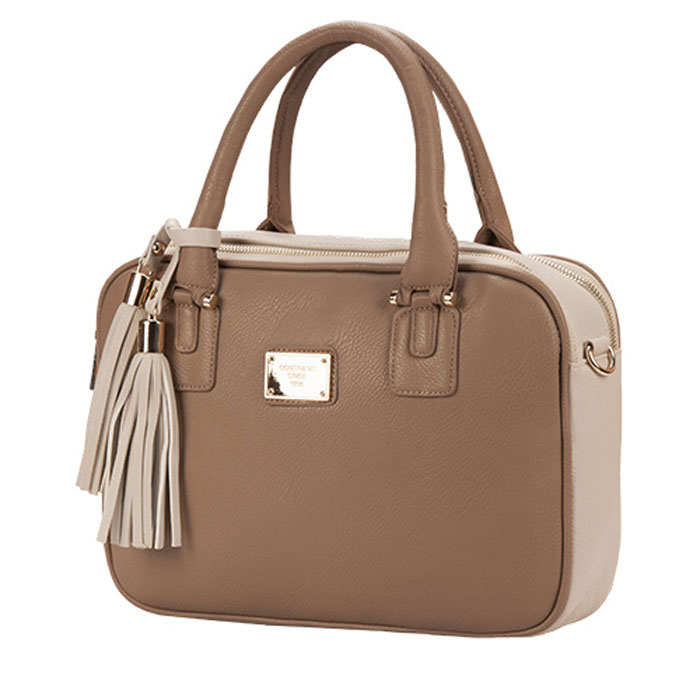 Continent CM-112, Beige сумка для планшетного компьютера 10CM-112 Beige Continent CM-112, Beige сумка для планшетного компьютера 10CM-112 BeigeContinent CM-112 - эргономичная и стильная сумка-чехол для вашего планшетного компьютера с дисплеем до 10 дюймов. Изделие имеет два основных внутренних отделения. В остальные внутренние карманы можно поместить различные аксессуары и принадлежности. В комплект также входит удобный плечевой ремень.