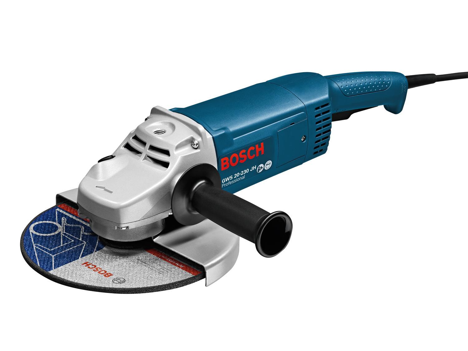 Угловая шлифмашина Bosch GWS 20-230 H Professional0601850107 Угловая шлифмашина Bosch GWS 20-230 H Professional0601850107Доступная модель с базовыми функциями для широкого спектра задач по шлифованию и резке.Мощный 2000 Вт двигатель и диск 230 мм для обработки больших заготовок и универсальности в применении.Небольшой вес 5,1 кг: удобное обращение и надежный полный контроль инструмента.Прочная конструкция: обеспечивает долгий срок службы.Поворотная головка редуктора позволяет оптимальным образом приспособить инструмент к любым условиям работы.Предохранительный выключатель Tri-Control.Быстрозажимная гайка SDS Bosch (предлагается в качестве принадлежности).Уникальная кодировка для простой идентификации инструментов.Основная рукоятка РукояткаШлифование поверхностей (обдирка) Значение вибрации ah 7.5 м/с2Коэффициент неточности K 1.5 м/с2Шлифование шлифлистом Значение вибрации ah 3.5 м/с2Коэффициент неточности K 1.5 м/с2Dсего 5,1 кг и компактная конструкция для удобства обращения.Бронированная обмотка якоря защищает электродвигатель от острых частиц пыли, образующихся при шлифовании, и обеспечивает высокую износостойкость