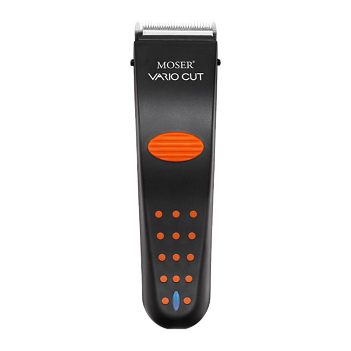 Moser Vario Cut машинка для стрижки (1873-0055)1873-0055 Moser Vario Cut машинка для стрижки (1873-0055)1873-0055Профессиональная аккумуляторно-сетевая машинка для стрижки волос Moser Vario Cut роторного типа оснащена никель-металл-гидридным аккумулятором и может работать без подзарядки в течение 75 минут. Индикатор заряда подскажет, когда необходимо подзарядить батарею. Съемный металлический нож имеет ширину 46 мм, с помощью него вы легко подстрижете волосы на длину от 0,7 до 3 мм, а также можно воспользоваться идущими в комплекте насадками 3, 6, 9, 12 мм для достижения желаемого результата.