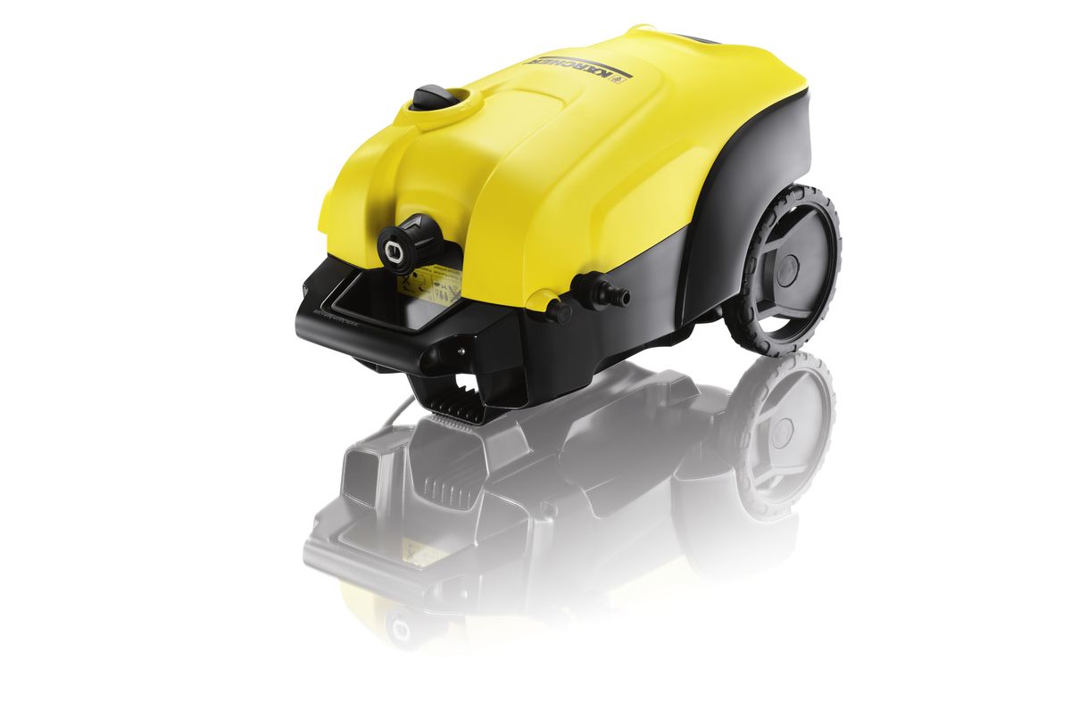 Мойка высокого давления Karcher K 4 Compact, цвет: желтый, черный1.637-310.0 Мойка высокого давления Karcher K 4 Compact, цвет: желтый, черный1.637-310.0Мойка высокого давления Karcher K 4 Compact с двигателем водяного охлаждения – превосходное решение для быстрого устранения загрязнений на фасадах, заборах и транспортных средствах. При малых размерах она обладает высокой производительностью, а две ручки для переноски обеспечивают высокую мобильность и хранение с экономией места. Практичный отсек позволяет размещать принадлежности на корпусе аппарата. Аппарат оснащен встроенной системой всасывания чистящего средства. Высококачественная телескопическая ручка из алюминия устанавливается на удобной для пользователя высоте и задвигается в корпус аппарата для его хранения. Грязевая фреза формирует вращающуюся точечную струю для интенсивной очистки. Трубка Vario Power обеспечивает плавную регулировку давления (от высокого до низкого).Удобные и надежные аппараты высокого давления серии Сompact имеют две ручки для транспортировки, чтобы можно было брать минимойку повсюду. Даже в багажнике автомобиля она не будет занимать много места. Современный двигатель водяного охлаждения впечатляет высокой мощностью и длительным сроком службы. Шланг высокого давления не будет мешаться под ногами, а за счет системы быстрого соединения, время на сборку минимойки существенно сократится.Производительность: 420 л/часДавление: 20 - 130 бар