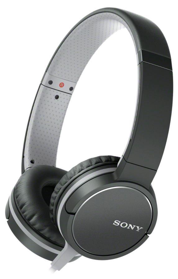 Sony MDR-ZX660AP, Black наушникиMDRZX660APB.E Sony MDR-ZX660AP, Black наушникиMDRZX660APB.EДинамические головки с неодимовым магнитом для четкого звука.Легкие динамические головки с неодимовым магнитом диаметром 40 мм обеспечивают мощное и ритмичное звучание даже самых сложных для воспроизведения композиций. Благодаря высокочувствительному диффузору вы сможете сделать музыку громче и по-прежнему наслаждаться чистым, ясным звучанием на всем диапазоне частот.Упругий бас благодаря управлению воспроизводимым звукомТехнология управления диапазоном воспроизводимых частот обеспечивает точное и глубокое воспроизведение басов, а это именно то, что нужно с учетом ориентированности современных музыкальных стилей на низкие частоты. Вентиляционные отверстия обеспечивают прохождение воздушного потока, создаваемого низкими частотами, оптимизируя эффективность работы диффузора для точного воспроизведения басов.Высокая чувствительность для громкого, чистого звучанияБлагодаря высокой чувствительности, равной 104 дБ/мВт, наушники с легкостью преобразуют электрические импульсы в звуковой сигнал. Это значит, что вы будете слышать более громкий звук на всем диапазоне частот (в сравнении с менее чувствительными наушниками) из того же источника на той же громкости.Меньше спутанных проводов, больше свободыПлоский односторонний кабель длиной 1,2 м устойчив к спутыванию и образованию узлов и обеспечивает дополнительный комфорт и свободу движений при использовании наушников.Встроенный микрофон и дистанционное управлениеВам больше не придется окрываться от дел, чтобы ответить на важный телефонный звонок. Благодаря встроенному микрофону и дистанционному управлению теперь можно совершать и отвечать на звонки со смартфона.
