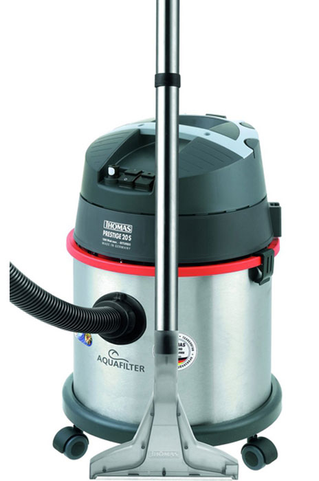 Thomas 788103 Prestige 20S Aquafilter пылесосPrestige 20S Aquafilter (788103) Thomas 788103 Prestige 20S Aquafilter пылесосPrestige 20S Aquafilter (788103)Пылесос Thomas Prestige 20S Aquafilter с водным фильтром предназначен для сухой и влажной уборки. Модель оснащена двадцатилитровой емкостью. Для сухой уборки используется резервуар, объемом 4.7 л, который наполняется водой. Максимально гигиеничная уборка - собранная грязь помещается в воду, по окончанию работы нужно лишь вылить воду из контейнера. Пыльца, бактерии и клещи остаются в воде. Мешки-пылесборники вам больше не пригодятся. Естественная фильтрация воды удерживает мельчайшие частицы и одновременно увлажняет выходящий воздух. Для влажной уборки рекомендуется использовать специальный шампунь ThomasProtex (входит в комплект). Моющий раствор подается через специальную оросительную насадку.Встроенный индикатор напомнит о необходимости очистки контейнера. Корпус пылесоса сделан из высококачественной нержавеющей стали, что делает его долговечным. Водяной фильтр с циклонной фильтрацией обеспечивает очистку воздуха на 99,998%. С помощью данной модели можно собирать пролитую жидкость, а также удалять засоры в раковине. Устройство имеет устойчивую и маневренную цилиндрическую конструкцию. Щелевая насадка удалит пыль из узких углублений, стыков и других труднодоступных мест. Длинный сетевой шнур удобен для уборки больших помещений. На корпусе находится отсек, в котором можно хранить все насадки.Двуступенчатая турбинаНагнетательный насос моющего раствора 4 бараРезервуар для чистой воды 4,7 л.Может собрать 7 л. грязной водыКорпус 20 л из нержавеющей сталиЭргономичная рукояткаМикрофильтрФиксаторы для насадок на моторном отсекеТрубы из нержавеющей сталиФиксатор кабеляПарковочное положениеБрызгозащищенный корпус