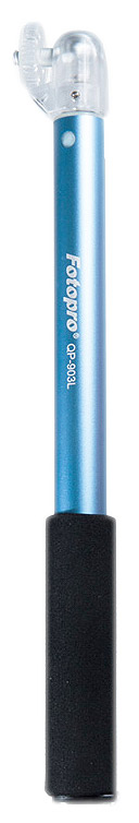 FotoPro QP-903L для GoPro, Blue моноподQP-903L blue FotoPro QP-903L для GoPro, Blue моноподQP-903L blueFotopro QP-903L это ручной телескопический монопод, для цифровых камер, видео-регистраторов, и выносных вспышек, весом не более 500 грамм. Применяется данная модель для стабилизации фотокамеры при фотосъёмке. Главное преимущество монопода — мобильность. Быстрый монтаж и надежное крепление камеры, зеркальная панель для крепления коррекции ракурса съемки, яркий, стильный, эргономичный дизайн, анодированная фурнитура, предотвращающая ржавчину.Очень удобно пользоваться данным моноподом при фото-видео съемке, если например находясь в путешествии вы желаете запечатлить себя, а обратиться не к кому - просто зафиксируйте камеру, установите подходящую съемку с задержкой времени, оденьте на запястье ремешок и вытяните монопод от себя, чтоб камера смотрела на вас - снимайте с удобством!