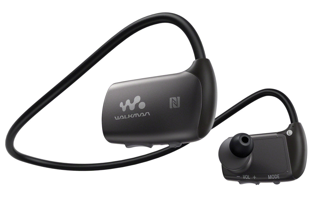 Sony NWZ-WS613 4Gb, Black MP3-плеер4905524980646 Sony NWZ-WS613 4Gb, Black MP3-плеер4905524980646Sony NWZ-WS613 - водостойкий универсальный Walkman со встроенной памятью 4 ГБ, NFC, Bluetooth, SoundMix и пультом ДУ.Теперь с любимой музыкой можно окунуться или поплавать. Этот Walkman обладает водостойкостью на глубине до 2-х метров, что позволяет ему выдерживать не только брызги воды. Сохраните плейлист для занятий спортом на Walkman и тренируйтесь в бассейне под любимую музыку. Данная модель может работать в воде на протяжении 30 минут. Для использования плеера в воде необходимо также использовать вкладыши для плавания.Благодаря технологии NFC (Near Field Communication) больше не нужны ни провода, ни сложные подключения. Достаточно приложить смартфон или другое NFC-совместимое устройство к N-метке на корпусе, и сразу же начнется воспроизведения музыки. Нет NFC? Ничего страшного. Сопряжение можно также установить вручную в разделе настроек Bluetooth.Удобное управление музыкой в любой ситуации и при любой погоде благодаря водостойкому пульту дистанционного управления. Достаточно просто надеть это компактный пульт управления на палец или запястье, и вы получите возможность переключать треки и управлять громкостью, не отвлекаясь от тренировки. Дистанционный пульт управления имеет класс защиты IPX 5, поэтому не может быть использован для плавания.Плеер встроен в наушники и оснащен множеством простых интуитивных способов управления. Вы можете пропускать композиции и настраивать громкость с помощью прилагаемого пульта дистанционного управления, использовать приложение SongPal на смартфоне или управлять воспроизведением прямо с наушников. SoundMix позволяет идеально сочетать музыку и работу в приложениях, поэтому вам не придется прерывать тренировку. Воспроизведение музыки автоматически приостанавливается при получении уведомлений от приложений или о текстовых сообщениях, а затем продолжается — вы можете тренироваться в полную силу и одновременно оставаться в курсе последних событий, сообщений и не только.Превосходный звук для любых занятий спортом благодаря обычным и водонепроницаемым вкладышам. Обычные вкладыши дают ощущение комфорта и обеспечивают сбалансированное звучание. Планируете поплавать? Смените обычные вкладыши на водонепроницаемые. Каждый вкладыш покрыт тонкой пленкой, которая препятствует проникновению воды в Walkman и оптимизирует уровень звука для прослушивания музыки под водой. Теперь аккумулятор не разрядится прямо во время тренировки. Встроенный литий-ионный аккумулятор обеспечивает 8 часов работы в режиме воспроизведения, его можно зарядить с помощью прилагаемой док-станции. Это позволяет использовать плеер дольше.