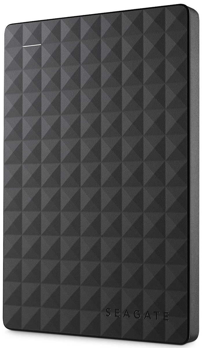 Seagate Expansion 1TB, Black внешний жесткий диск (STEA1000400)STEA1000400 Seagate Expansion 1TB, Black внешний жесткий диск (STEA1000400)STEA1000400Портативный жесткий диск Seagate Expansion — это легкое в использовании решение для случаев, когда нужно мгновенно добавить пространство для хранения данных на компьютере и взять файлы с собой.Сохранение файлов с помощью перетаскивания без дополнительных настроекПитание по USBБыстрая передача данных с помощью подключения по USB 3.0Портативный жесткий диск Expansion легко устанавливается — достаточно подключить единственный шнур USB. К сохранению цифровых файлов на внешнем жестком диске можно приступать через несколько секунд после его извлечения из коробки.Цифровые фотографии, файлы видеозаписей и музыки могут исчерпать ресурсы системы хранения данных на компьютере и снизить его производительность, когда заполнится емкость внутреннего жесткого диска. Портативные жесткие диски Expansion поставляются с разной емкостью; емкость модели на 1 ТБ дает возможность хранить:до 1000 часов цифрового видеодо 250 двухчасовых фильмов в формате DVDдо 320 000 цифровых фотографийдо 16 660 часов музыки в цифровом форматеТакие возможности портативного жесткого диска Seagate Expansion позволяют легко использовать диск сразу же после его извлечения из коробки. Достаточно подключить к компьютеру прилагаемый кабель USB и операционная система Windows автоматически распознает диск, поэтому дополнительные настройки и установка ПО не требуются. Для сохранения файлов просто перетащите их на портативный диск Expansion. Встроенные средства управления питанием автоматически гарантируют энергосбережение во время работы.