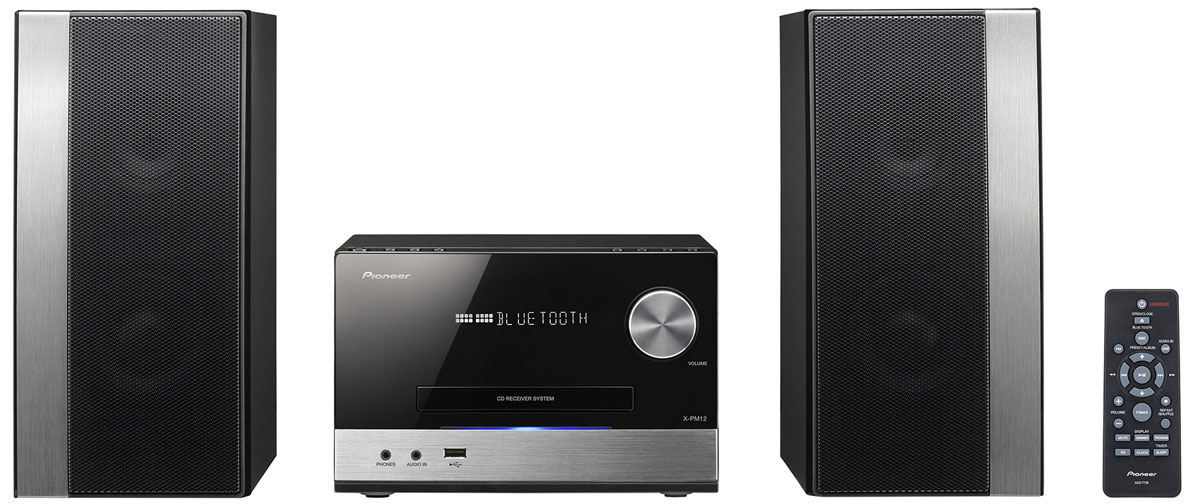 Pioneer X-PM12 микросистемаX-PM12_4988028293184 Pioneer X-PM12 микросистемаX-PM12_4988028293184Ищете микросистему, сочетающую компактные размеры, выдающуюся мощность и полный набор современных и беспроводных опций? Тогда модель Pioneer X-PM12 должна вам понравится.Наравне с обычными СD, микросистема поддерживает болванки CD-R/RW с файлами в формате MP3 и WMA, на ней можно слушать музыку со смартфона через Bluetooth или с любого USB-носителя, а можно поймать любимую волну в FM-диапазоне.Встроенный цифровой усилитель прокачивает систему до 38 Вт на канал. В каждой колонке – по паре активных динамиков диаметром 5 и 9 см, пассивный 12-сантиметровый драйвер отвечает за глубину басов. Для тех, кому этого недостаточно, предусмотрен режим P-BASS и возможность подключения дополнительного сабвуфера.Система работает с приложением Pioneer Wireless Streaming App (в бесплатном доступе на App Store и Google Play), с чьей помощью, пользователи смогут дополнительно прокачать X-PM12, получив доступ к таким функциям, как Club Sound Boost, Tempo Control и Advanced Sound Retriever.