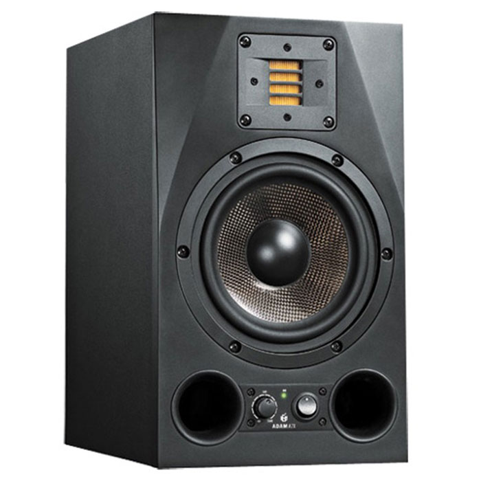 ADAM A7X мониторная акустика, 1 штMCI44985 ADAM A7X мониторная акустика, 1 штMCI44985ADAM A7X - качественная студийная мониторная акустика для профессионалов своего дела.Одно из отличий данной модели — новая высокочастотная секция, твитер X-ART. Буква X означает расширенную частотную характеристику (eXtended frequency response), указывает на улучшение технологии Accelerating Ribbon данного производителя, в результате пользователи получают частотную характеристику до 50 кГц, плюс ко всему, высокую производительность и высокий уровень звукового давления.Идеальную интеграцию с более низкими частотами обеспечивает 7-дюймовый вуфер, который теперь оснащен 1,5-дюймовой звуковой катушкой - гораздо большей, чем у старой модели, тем самым, обеспечивает в середине диапазона вдвое большую мощность. Каждый драйвер ADAM A7X имеет свой собственный усилитель. К твиттеру X-ART подключен 50-Вт усилитель класса A/B. Более мощный усилитель на 100 Вт с широтно-импульсной модуляцией (или класса D) обслуживает 7-дюймовый динамик средних частот, обеспечивая в середине диапазона вдвое большую мощность, чем A7.