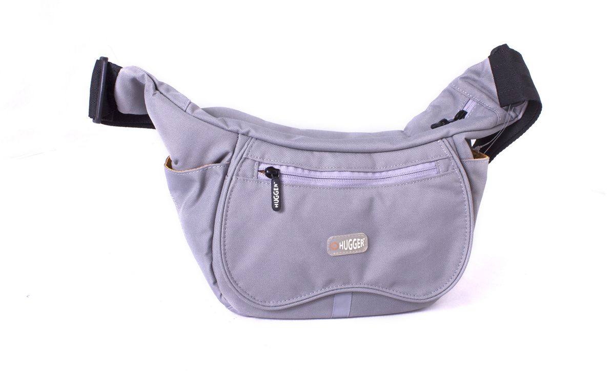 Hugger Zesty Stilton Wedge, Grey сумка для фотокамеры2060 Hugger Zesty Stilton Wedge, Grey сумка для фотокамеры2060Hugger Zesty Stilton Wedge - яркая сумка для зеркальный камеры, подходящая также для ежедневного использования. Мягкие внутренние перегородки могут быть удалены или перемещены для большего удобства. Карман под основным клапаном предназначен для телефона, бумажника, и документов. Задний карман для вещей, нуждающихся в особенно внимательном отношении. Передний карман для мелких аксессуаров.Эта сумка подходит для зеркальной камеры с объективом, второго объектива, небольшой вспышки и других аксессуаров.Петли с двух сторон позволяют закрепить небольшой чехол или бутыль с водойРегулируемый плечевой ременьТолстые стенки для надежной защиты камеры от механических поврежденийВысокий уровень защиты от влагиЛегкий весПротиводождевой чехол и фирменный платок в комплекте