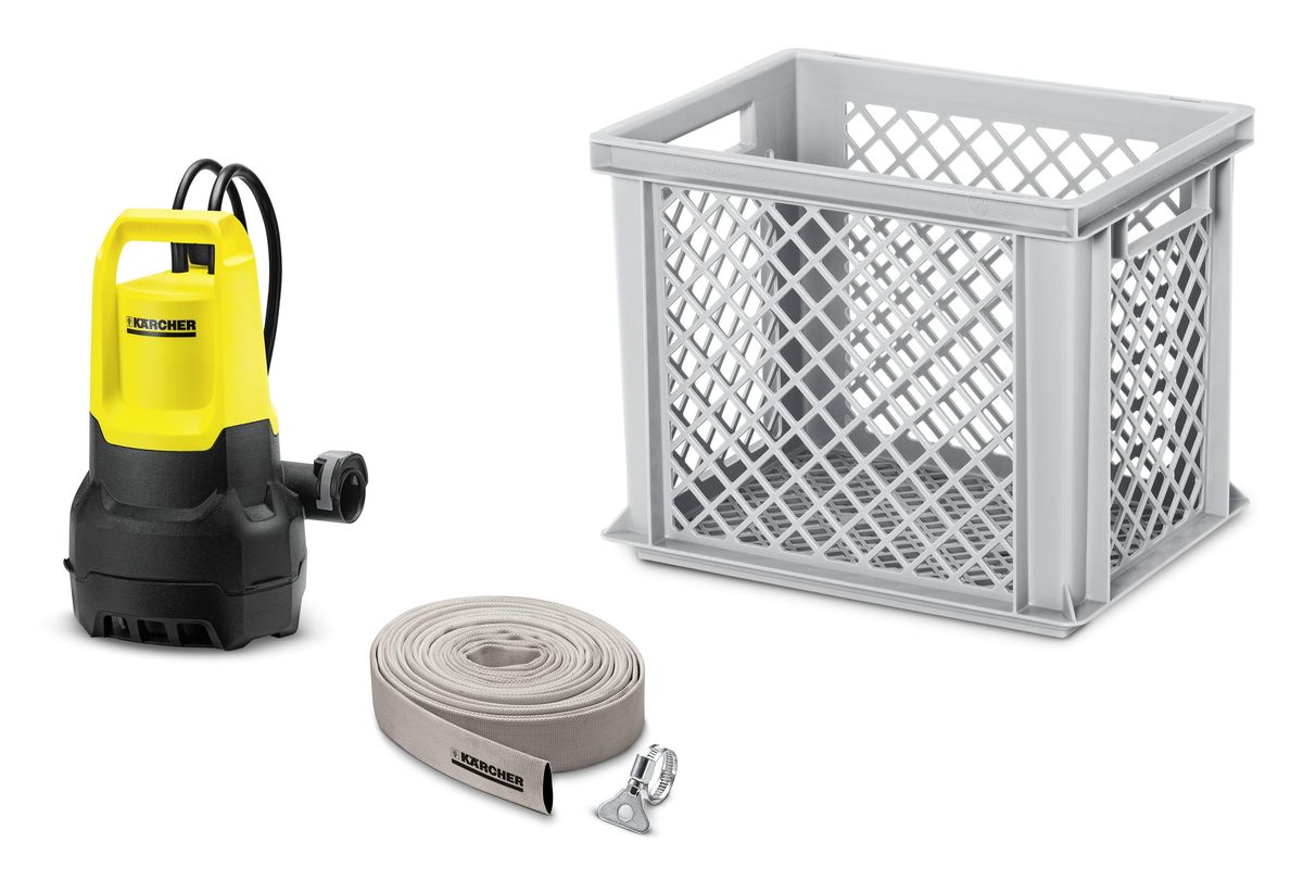 Комплект с дренажным насосом Karcher SP Box 1.645-507.0 Комплект с дренажным насосом Karcher SP Box 1.645-507.0В случае наводнения или подтопления, когда необходимо быстро откачать воду, на помощь придет комплект для дренажа SP Box. Набор включает в себя все необходимое для быстрого начала работы. Мощный дренажный насос SP 5 Dirt обладает производительностью до 9 500 л/ч и предназначен для работы с грязной водой с частицами примесей до 20 мм. Также в комплект входит 10-метровый шланг 1 1/4, который быстро подключается к насосу благодаря системе Quick Connect. Фиксация шланга производится с помощью хомута и не требует применения инструментов. В случае сильного загрязнения воды ящик, стенки которого представляют собой крупноячеистые решетки, может использоваться в качестве дополнительного фильтра, надежно защищающего крыльчатку насоса от засорения.
