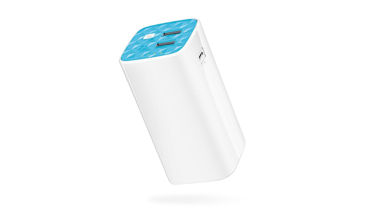 TP-LINK TL-PB10400 внешний аккумулятор (10400 мАч)TL-PB10400 TP-LINK TL-PB10400 внешний аккумулятор (10400 мАч)TL-PB10400Мощный портативный аккумулятор TP-LINK TL-PB10400 на 10400 мАч со встроенным фонарем и двумя портами USB для одновременной зарядки двух устройств позволяет заряжать смартфон 3~5 раз. TP-LINK TL-PB10400 обладает защитой от короткогозамыкания, перенапряжения, энергоперегрузки,повышенного заряда, переразрядки и перегревадля обеспечения надёжной и безопаснойзарядки ваших устройств.