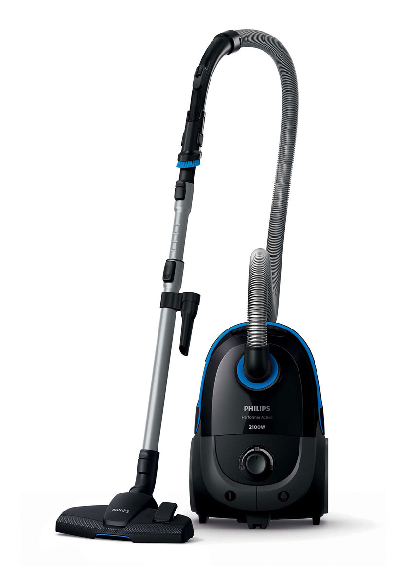 Philips FC8585/01, Black пылесосFC8585/01 Philips FC8585/01, Black пылесосFC8585/01Пылесос Philips Performer Active обеспечивает идеальные результаты уборки и гигиеничное удаление пыли. Технология AirflowMax поддерживает максимальную мощность всасывания до полного заполнения мешка. Насадка MultiClean эффективно удаляет пыль на всех типах напольных покрытий.Уникальная технология AirflowMax помогает поддерживать мощность всасывания на высоком уровне еще дольше — в течение всего срока эксплуатации мешка. Эффективность технологии основана на трех ключевых факторах: 1) уникальный профиль ребер внутри пылесборника максимально усиливает поток воздуха вокруг мешка, позволяя использовать весь его объем; 2) специальная конструкция вместительного контейнера для сбора пыли обеспечивает равномерное наполнение мешка; 3) высококачественный и волокнистый материал позволяет не забиваться порам мешка пылью, поэтому мощность всасывания не уменьшается.Насадка MultiClean гарантирует тщательную очистку всех типов напольных покрытий. Насадка оснащена большим фронтальным отверстием для захвата крупного мусора, при этом она плотно прилегает к полу и собирает даже самую мелкую пыль.Пылесос оснащен специальными отделениями для насадок, чтобы во время уборки вам не пришлось возвращаться за нужным аксессуаром. Мягкая щетка для пыли находится в ручке прибора, поэтому она всегда готова к использованию.Элементы соединения ActiveLock обеспечивают удобную установку и отсоединение различных насадок и аксессуаров от телескопической трубки.Мягкий бампер защищает мебель, предотвращает повреждения при случайных столкновениях с мебелью или стеной и исключает застревание возле углов, чтобы вы могли передвигаться быстрее.Противоаллергенный фильтр удерживает более 99,9 % мелкой пыли. Разработан специально для людей, страдающих аллергией, а также для тех, кто требовательно относится к чистоте и гигиеничности.Синтетические мешки для пыли Philips надолго гарантируют высокое качество уборки и тщательную фильтрацию, даже если мешок заполнен. Специально разработанный отсек для пылесборника емкостью 4 л обеспечивает оптимальное использование мешка и позволяет менять его значительно реже.
