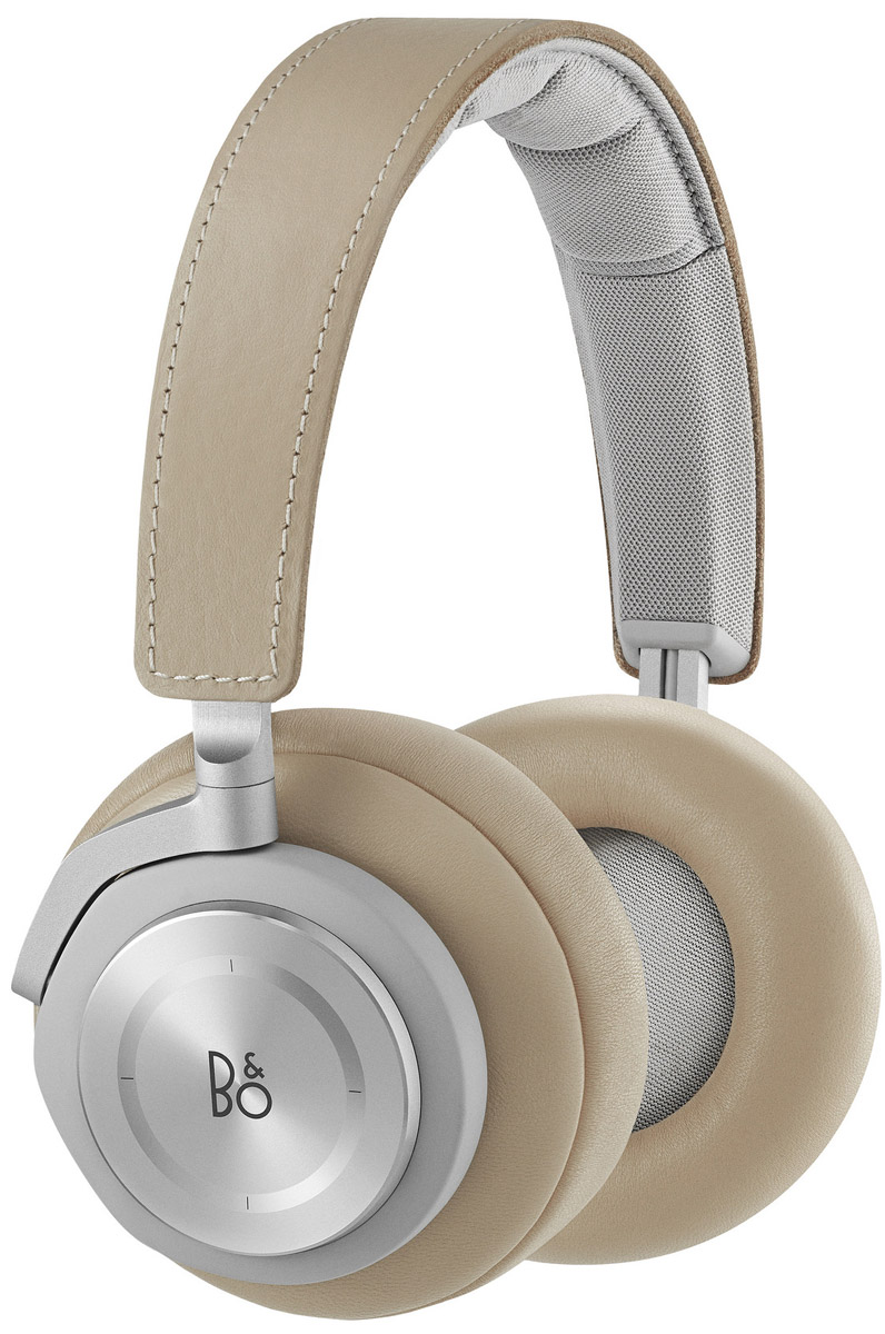 Bang & Olufsen BeoPlay H7, Natural беспроводные наушники1643046 Bang & Olufsen BeoPlay H7, Natural беспроводные наушники1643046Bang & Olufsen BeoPlay H7 - беспроводные наушники с поддержкой технологии Bluetooth версии 4.2, аудиокодеков aptX и AAC.Наушники оснащены емким литий-ионным аккумулятором, полного заряда которого хватит примерно на 20 часов прослушивания музыки при средней громкости. В случае полного разряда батареи наушники можно подключить и с помощью входящего в комплект традиционного соединительного кабеля. Зарядить аккумулятор можно через интерфейс USB как от сетевого блока питания, так и от ПК.В конструкции наушников также применяются отборные материалы высокого качества, а их сборка производится вручную. Сравнительно небольшой вес сделали данную модель комфортной при длительном ношении, а также удобной для использования в дороге. Хорошая шумоизоляция позволяет получить высокое качество звука даже на невысокой громкости, что дополнительно продлевает время работы от автономного источника питания. Кроме того, наушники оснащены весьма полезной функцией автоотключения, которая срабатывает после 15-минутного перерыва в прослушивании музыки.Bang & Olufsen BeoPlay H7 имеют оригинальное сенсорное управление громкостью звука и порядком воспроизведения композиций, которое осуществляется с помощью касаний тыльной стороны правой чашки. Крепление чашек к оголовью сделано поворотным, благодаря чему наушники займут немного места в багаже.Время зарядки: 3 часа