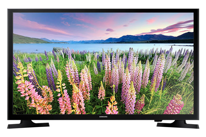 Samsung UE32J5005AKX телевизорUE32J5005AKXRU Samsung UE32J5005AKX телевизорUE32J5005AKXRUТеперь еще больше деталей в каждой сцене с Full HD телевизором Samsung UE32J5005AKX. Благодаря двухкратному увеличению разрешения по сравнению с разрешением обычных HD телевизоров. Full HD телевизор Samsung UE32J5005AKX подарит вам необыкновенный захватывающий мир. Получите новые впечатления от любимых фильмов и ТВ программ.Технология расширения цветового охвата (Wide Colour Enhancer) использует улучшенный алгоритм для повышения качества изображения. Это позволяет показать ранее неразличимые детали и обеспечивает реалистичную цветопередачу.Функция ConnectShare позволит легко загрузить ваш контент в телевизор. Просто вставьте USB накопитель или внешний жесткий диск (HDD) в USB разъем ТВ и наслаждайтесь видео, фото или слушайте музыку на большом экране.Разъемы HDMI в телевизоре Samsung UE32J5005AKX превращают вашу комнату в центр развлечений. Подключите устройства с поддержкой HDMI к вашему телевизору и наслаждайтесь контентом.