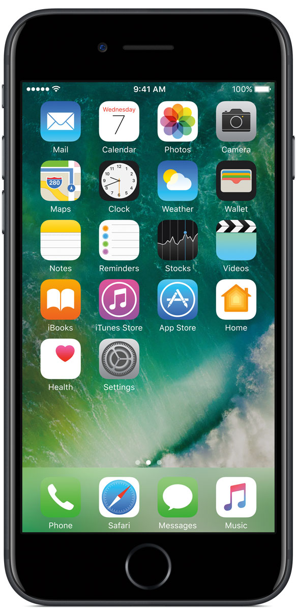 Apple iPhone 7 256GB, BlackMN972RU/A Apple iPhone 7 256GB, BlackMN972RU/AiPhone 7 оснащен великолепной камерой, которая позволяет делать невероятные снимки. Этот телефон обладает высокой производительностью и самым долговечным аккумулятором среди всех моделей iPhone, великолепными стереодинамиками, системой широкой цветопередачи от камеры на экран. Для iPhone 7 доступны два новых великолепных цвета корпуса, а также обеспечивается защита от воды и пыли.В iPhone 7 встроена самая популярная в мире камера. Благодаря совершенно новым функциям она стала ещё лучше. 12-мегапиксельная камера в iPhone 7 оснащена системой оптической стабилизации изображения, обладает высокой светосилой f/1.8 и 6-элементным объективом для съёмки ярких фотографий и видео с высоким разрешением. Расширенный цветовой диапазон позволяет фиксировать яркие цвета во всех деталях.Другие усовершенствования камерыНовый процессор обработки сигнала изображения, созданный Apple, выполняет более 100 миллиардов операций на одной фотографии всего за 25 миллисекунд. Это обеспечивает невероятное качество снимков и видео. Новая 7-мегапиксельная камера FaceTime HD обладает более широкой цветопередачей, передовой технологией пикселей и системой автоматической стабилизации изображения для съёмки отличных селфи. Новая вспышка True Tone Quad-LED на 50% ярче, чем в iPhone 6s. Она оснащена передовой матрицей, которая распознаёт и сглаживает блики на видеозаписях и фотографиях.Работает дольше и эффективнееРаботу всех этих инноваций обеспечивает новый процессор A10 Fusion, специально созданный Apple. Новая архитектура делает его самым мощным процессором в истории смартфонов. При этом он обеспечивает более долгую работу без подзарядки, чем у любой другой модели iPhone. Процессор A10 Fusion выполнен по 4-ядерной технологии: в нём объединены два высокомощных ядра, работающих почти вдвое быстрее, чем iPhone 6, и два высокоэффективных ядра, которые способны потреблять в 5 раз меньше энергии, чем высокомощные ядра. Скорость обработки графики также возросла: теперь она почти втрое выше, чем у iPhone 6. При этом на обработку графики расходуется вдвое меньше энергии. Это открывает совершенно новые возможности для игр и профессиональных приложений.iPhone 7 поддерживает до 25 диапазонов LTE и обеспечивает лучший всемирный роуминг. Технология LTE Advanced позволяет передавать данные со скоростью до 450 Мбит/с — в 3 раза быстрее, чем в iPhone 6.Великолепная система стереодинамиковНовые стереодинамики воспроизводят великолепный объёмный звук: вдвое более мощный, чем на iPhone 6s, с расширенным динамическим диапазоном и с микрофоном более высокого качества. В комплект поставки новых iPhone входят невероятно качественные наушники EarPods с разъёмом Lightning, а также адаптер для подключения наушников с разъёмом 3,5 мм, позволяющий пользоваться старыми наушниками и аксессуарами.Всплеск новых идейКорпусы iPhone 7 доступны в великолепных цветах: серебристом, золотом и в цвете «розовое золото», а также в двух совершенно новых оттенках чёрного: с великолепным матовым анодированием и с уникальной глянцевой поверхностью глубокого цвета «чёрный оникс». Для создания нового цвета «чёрный оникс» применяется передовой процесс девятикратного анодирования и полировки. В результате получается равномерная глянцевая поверхность. Полностью обновлённый корпус обеспечивает водостойкость iPhone и защищает его от пролитых жидкостей, брызг и пыли.Новый iPhone оснащён самым ярким и красочным дисплеем Retina HD, когда-либо применявшимся в iPhone. Теперь у него ещё более широкая цветовая палитра кинематографического стандарта, более насыщенные цвета и лучшая система цветопередачи среди всех смартфонов.Новая кнопка «Домой» в iPhone 7 отличается поразительной скоростью реакции и чувствительностью к нажатию. Совместно с новым механизмом Taptic Engine она обеспечивает ещё более точный и персональный тактильный отклик.В iOS 10 внесены наиболее серьезные обновления в истории iOSiPhone 7 работает под управлением iOS 10 — наиболее серьезного обновления мобильной операционной системы iOS. iOS 10 содержит масштабные обновления Сообщений, что позволяет реализовать ещё более выразительные и динамичные возможности общения с друзьями и близкими, новые функции Siri с широкой поддержкой приложений, новые способы управлять приложениями и ещё более широкую поддержку 3D Touch, великолепные обновлённые Карты, Фото, Apple Music и News, а также приложение «Дом» — простой и безопасный способ управлять домашними устройствами из единого центра. Кроме того, iOS 10 открывает невероятные возможности для разработчиков благодаря API для Siri, Карт, Телефона и Сообщений. Теперь у пользователей будет ещё больше функций в любимых приложениях.Телефон сертифицирован EAC и имеет русифицированный интерфейс меню, а также «Руководство пользователя».