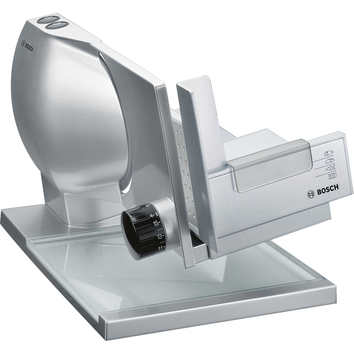 Bosch MAS9454M ломтерезкаMAS9454M Bosch MAS9454M ломтерезкаMAS9454MПремиальная универсальная резка Bosch MAS9454M имеет металлический корпус и нож с волнообразной заточкой 2 в 1 MultiCut.Хлеб, сыр, ветчина, овощи: острый нож с волнообразной заточкой быстро и качественно нарежет разные виды продуктов ровными ломтиками.Нарежет точно, будь то толстый ломоть хлеба или тончайший кусочек колбасы: благодаря плавно регулируемой толщине нарезки от 0 до 15 мм.Профессиональный подход: благодаря наклонной рабочей поверхности нарезанные кусочки попадают непосредственно на интегрированный сервировочный поднос.Два режима — импульсной и длительной нарезки. Какой из них использовать - зависит от того, сколько надо отрезать кусочков. Защитный кожух ножа, кнопка безопасного включения, а также резиновые ножки для устойчивости и суппорт для подачи продуктов с защитой пальцев обеспечивают безопасную эксплуатацию прибора.Регулировка толщины нарезки до 15 ммПриподнятая рабочая поверхность с уклоном 10°Большие легко скользящие салазкиИнтегрированный поднос для нарезанных продуктовСуппорт для продуктов с защитой пальцевНож полностью закрыт защитным кожухом