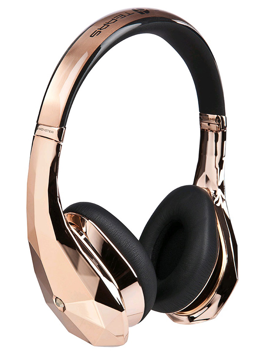 Monster DiamondZ, Rose Gold наушники137015-00 Monster DiamondZ, Rose Gold наушники137015-00Наушники Diamondz созданы как объект высокой моды, спроектированы с неограниченной фантазией и с использованием только лучших материалов. Когда вы слушаете Diamondz, Вы слушаете музыку, как не слышали никогда раньше. Для звука высокой четкости нужны особая технология динамиков и качественные материалы. Только таким образом можно получить качество звука, заявленное в наушниках Diamondz. Технология Diamondz не использует схемы усиления или шумоподавления, которые добавляют непредусмотренные композицией частоты и краски звука, поэтому вы слышите музыку во всей ее аутентичности и бескомпромиссности. Громкий, захватывающий бас, волнующие точные средние и сверкающие высокие частоты. Представьте себе самую яркую и убедительную музыкальную систему, которую вы когда-либо слышали. А теперь представьте, что вы используете ее в качестве наушников.Для высокопроизводительных наушников очень важно удобство. Чтобы бас звучал экстремально чисто и интенсивно, плотные пенные амбушюры должны быть высочайшего качества и подавлять внешние шумы. С первого момента знакомства с Diamondz, ещё до включения музыки, Вы почувствуете сочетание физического комфорта и технологий.
