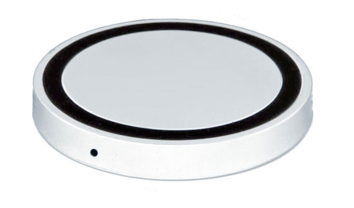 Bradex SU 0047, White беспроводное зарядное устройствоSU 0047 Bradex SU 0047, White беспроводное зарядное устройствоSU 0047Современная техника и гаджеты заполнили ваш дом, но вы до сих пор еще не слышали о беспроводной зарядке устройств? Круглый аккумулятор для смартфонов станет для вас приятным открытием! - Он позволяет заряжать телефон без прямого подключения к сети или ноутбуку.- Просто присоедините миниатюрный Qi-приемник к Вашему смартфону (спрячьте его внутрь устройства при использовании Micro-USB порта, поместите под чехол или подвесьте как брелок — для моделей Iphone c Lightning разъемом). - Теперь вы сможете подзаряжать устройство в любое время, когда не используете его. Просто кладите смартфон на подключенный к базе аккумулятор: во время зарядки вместо красного индикатора загорится синий.Круглый беспроводной аккумулятор для смартфонов: современные технологии для вашего комфорта!