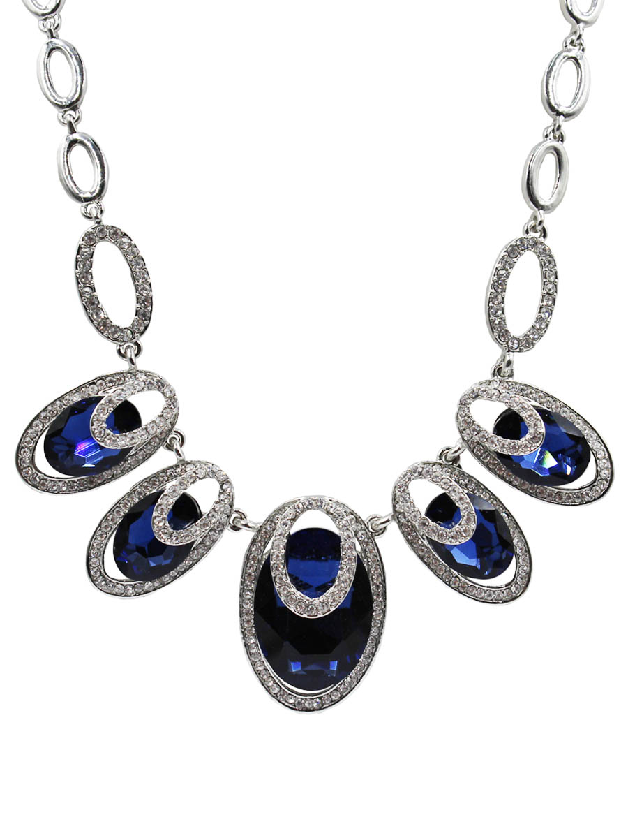 Колье Taya, цвет: серебристый, темно-синий. T-B-11422-NECK-SL.D.BLUEКолье (короткие одноярусные бусы) Колье Taya, цвет: серебристый, темно-синий. T-B-11422-NECK-SL.D.BLUEКолье (короткие одноярусные бусы)Стильное колье Taya выполнено из гипоаллергенного бижутерного сплава. Звенья цепи выполнены в форме круглых овалов, в центре овальная форма повторяется, только в перевернутом виде. Кристаллы крупные придают изделию шарм и неповторимость. Колье имеет надежную застежку-карабин с регулирующей длину цепочкой.