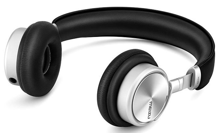 Meizu HD-50, Silver Black наушники874004Y0097 Meizu HD-50, Silver Black наушники874004Y0097Для своей первой Hi-Fi гарнитуры HD-50 компания Meizu использовала металл, который применяется при создании флагманских смартфонов. Сочетание текстур алюминия и мягкой искусственной кожи делает гарнитуру приятной в использовании, а классические цветовые варианты – черный и белый, подойдут всем.В основе философии дизайна гарнитуры HD-50 лежит универсальность. Амбушюры наушников подходят людям с разной формой ушных раковин. Уникальный дизайн с перекрестной осевой системой позволяет добиться оптимального положения ушной чашки по трем осям, углы вращения которых составляют 135°, 95° и 15°. Теперь вам не придется испытывать неудобство при использовании гарнитуры.Высокоточная технология производства. Чтобы сделать наушники более крепкими, Meizu используют высокоточные технологии и процессы порошковой металлургии. Металлический порошок спекается при постоянно высокой температуре и под высоким давлением, чтобы получить ушные чашки и оси вращения, обладающие более высокими механическими и физическими свойствами. После обработки лазером на оборудовании с ЧПУ гарнитура имеет металлический оттенок и приятную шероховатую текстуру.Тончайшие биоволоконные мембраны передадут все эмоции. Действительно хорошие наушники способны не просто передать все детали музыкальной композиции, но и более тонкие эмоции. В Meizu HD-50 используются уникальные мембраны из микробиологических волокон, которые, в отличие от бумажных и металлических мембран, имеют лучшую разрешающую способность. Мягкая TPU + PEEK композитная пленка также обладает определенной гибкостью, которая делает сбалансированной передачу любой музыки, будь то джаз, фолк, или рок.В HD-50 используется чашки с запатентованными двойными звуковыми камерами. Их отличие от большинства наушников в том, что в передней полости использован принцип компенсации расхода. Звук, идущий из задней камеры, подается обратно в переднюю, благодаря чему происходит расширение канала и звук становится более теплым.Многожильный провод из бескислородной меди чистотой 99.99%. В кабеле отсутствуют сварные соединения, благодаря чему уменьшаются помехи и увеличивается качество звучания. Медные кабели изолированы индивидуальной защитной оболочкой из кевлара. Экологически чистая внешняя оболочка кабеля обладает высокой гибкостью и приятна на ощупь.