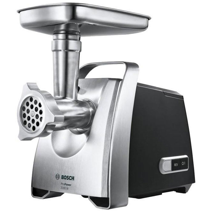 Bosch MFW67600, Black мясорубкаMFW67600 Bosch MFW67600, Black мясорубкаMFW67600Электрическая мясорубка Bosch MFW67600 станет незаменимым атрибутом любой современной кухни и поможет облегчить процесс приготовления мясных и рыбных блюд. Обладая высокой мощностью в 2000 Вт, модель демонстрирует впечатляющие скоростные и качественные показатели работы, достигая производительности 3.5 кг/мин.Надежные и прочные материалы конструкции стали залогом ее долговечности, которой славится именитый немецкий бренд. Функционал модели Bosch MFW67600 дополнен наличием системы реверса, позволяющей проворачивать шнек мясорубки в обратном направлении для избавления от жил, намотавшихся на шнек и затрудняющих работу устройства. Прорезиненные ножки помогут прочно зафиксировать модель на кухонном столе, не поцарапав его. Компактные размеры и небольшой вес устройства в сочетании со специальным отсеком для хранения насадок и шнура облегчат его удобную транспортировку и хранение даже на небольшой кухне.Все рабочие элементы конструкции легко и быстро разбираются и собираются, открывая удобный доступ для их очистки от остатков продуктов и мойки.