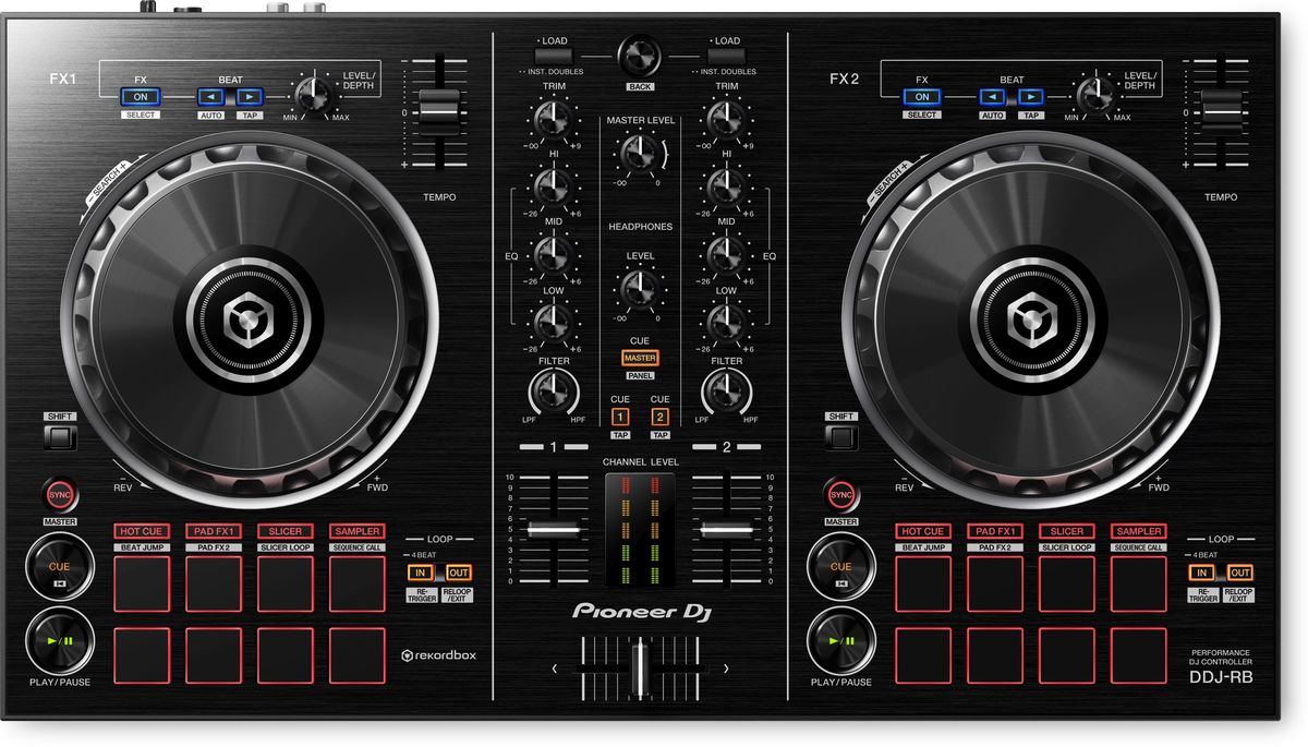 Pioneer DDJ-RB DJ контроллер для начинающих375289 Pioneer DDJ-RB DJ контроллер для начинающих375289Контроллер начального уровня Pioneer DDJ-RB с питанием от USB - это все, что вам нужно для начала работы с программой Rekordbox dj.Размещение кнопок play/cue, джогов, индикаторов уровня сигнала и других органов управления соответствует оборудованию класса pro-DJ.Для запуска функций Hot Cues, Beat Jump, эффектов Pad FX и Slicer используются Performance пэды. Кроме того, у контроллера появилась специальная кнопка для новой функции Sequence Call (вызов секвенции).Pioneer DDJ-RB является первым контроллером, поддерживающим выход PC Master Out для воспроизведения сигнала с мастер-выхода через встроенные динамики компьютера или подсоединенные внешние акустические системы. При этом сам контроллер в этот момент продолжает работать с наушниками.Создание секвенций из семплов и вызов их без использования компьютера с помощью новой кнопки Sequence Call. Помимо этого, можно запускать Hot Cues (горячие точки запуска), эффекты Pad FX, Beat Jump и Slicer с помощью восьми пэдов.Характеристики:Частотный диапазон: 20 - 20000 ГцЧастота дискретизации: 44100 ГцА/Ц преобразователь: 24 битЦ/А преобразователь: 24 битСоотношение сигнал/шум: 103 дБЗвуковые искажения: 0,005%Эффекты/Семплер: PAD FX / сэмплер: 16 слотов х 4 банкаRelease FX/Scene FX: HPF / LPFДиаметр джога: 128 ммКоличество Hot Cue: 8Петли: Beat Jump / Loop move / Manual loop