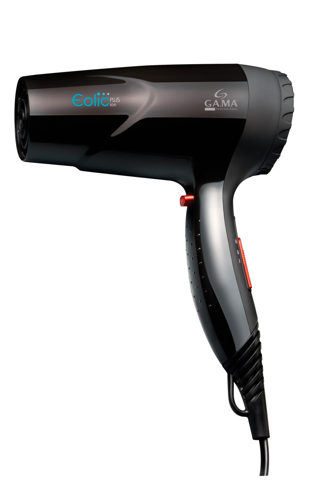 GA.MA Eolic Plus Ion фенA21.EOLICPLUSION GA.MA Eolic Plus Ion фенA21.EOLICPLUSIONФен GA.MA A21.EOLIC PLUS ION представляет собой фен, сочетающий всебе компактность, которая позволяет брать его с собой в поездки или же туда, где необходимо привести себя в порядок, стильныйдизайн, радующий глаз и, конечно, богатую функциональность.Благодаря этим характеристикам, вам с легкостью удастся высушить волосы уложить их в нужную прическу, а так же наполнить ее объемом ивоздушностью. Большая мощность позволяет выполнить все в оченькороткое время, а удобная форма способствует наилучшему удержаниюфена. Став обладателем GA.MA A21.EOLIC PLUS ION вам без особыхтрудностей удастся всегда следить за тем, чтобы ни одна, даже самаянепослушная прядь, не осталась без внимания и была уложена так,как вам необходимо.