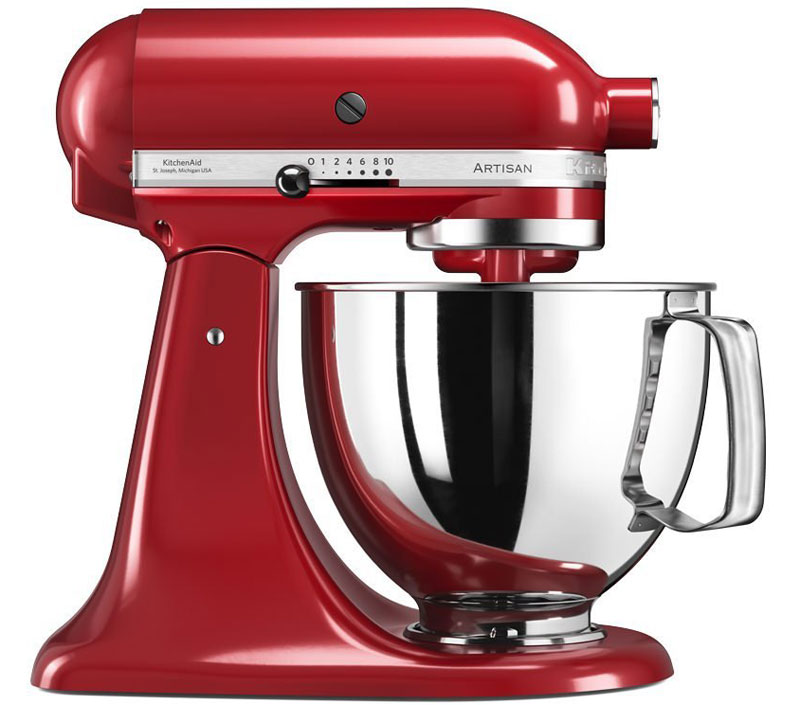 KitchenAid Artisan, Red миксер (5KSM125EER)5KSM125EER KitchenAid Artisan, Red миксер (5KSM125EER)5KSM125EERМиксер KitchenAid Artisan предназначен для смешивания, взбивания, замешивания теста для приготовления изумительных кексов и великолепного хлеба. При этом его надежные насадки позволяют делать на кухне все: резать, измельчать, готовить свежую пасту, выжимать фруктовые соки и перемалывать мясо.Прибор выполнен из цельного металла с эмалевым покрытием, которое рассчитано на долгий срок службы. Он предназначен для интенсивной эксплуатации, поскольку изначально разрабатывался для профессиональных предприятий питания.Уникальный метод планетарного смешивания, запатентованный еще в 1919 году - венчик совершает обороты в одну сторону, а привод в это время движется по кругу в другую сторону, тщательно смешивая ингредиенты и не оставляя неохваченных участков ни в одной части чаши.Мощность миксера составляет 300 Ватт, она позволяет десятискоростному электродвигателю с прямым приводом стабильно работать во всех режимах, от легкого перемешивания до высокоскоростного взбивания. Аппарат работает тихо, надежно и эффективно.В передней части привода миксера имеется еще одно гнездо для подсоединения дополнительных насадок. Они позволяют выполнять все виды работ, которые должен выполнять кухонный комбайн. Он может рубить, тереть, и резать, может приготовить фарш из мяса или молоть муку из зерен, а еще, миксер может превратиться в машинку для приготовления пасты или колбас, в консервный нож или соковыжималку.