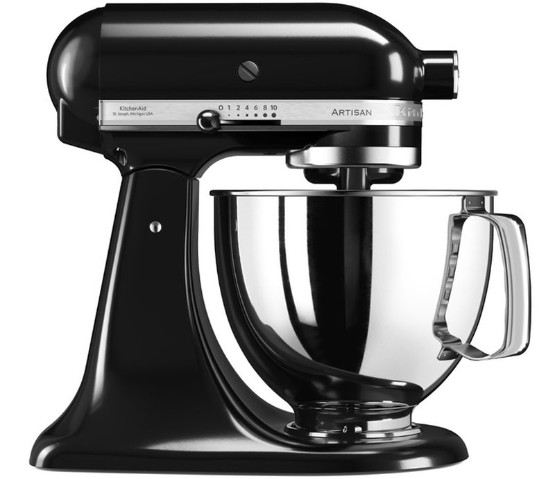 KitchenAid Artisan, Black миксер (5KSM125EOB)5KSM125EOB KitchenAid Artisan, Black миксер (5KSM125EOB)5KSM125EOBМиксер KitchenAid Artisan предназначен для смешивания, взбивания, замешивания теста для приготовления изумительных кексов и великолепного хлеба. При этом его надежные насадки позволяют делать на кухне все: резать, измельчать, готовить свежую пасту, выжимать фруктовые соки и перемалывать мясо.Прибор выполнен из цельного металла с эмалевым покрытием, которое рассчитано на долгий срок службы. Он предназначен для интенсивной эксплуатации, поскольку изначально разрабатывался для профессиональных предприятий питания.Уникальный метод планетарного смешивания, запатентованный еще в 1919 году - венчик совершает обороты в одну сторону, а привод в это время движется по кругу в другую сторону, тщательно смешивая ингредиенты и не оставляя неохваченных участков ни в одной части чаши.Мощность миксера составляет 300 Ватт, она позволяет десятискоростному электродвигателю с прямым приводом стабильно работать во всех режимах, от легкого перемешивания до высокоскоростного взбивания. Аппарат работает тихо, надежно и эффективно.В передней части привода миксера имеется еще одно гнездо для подсоединения дополнительных насадок. Они позволяют выполнять все виды работ, которые должен выполнять кухонный комбайн. Он может рубить, тереть, и резать, может приготовить фарш из мяса или молоть муку из зерен, а еще, миксер может превратиться в машинку для приготовления пасты или колбас, в консервный нож или соковыжималку.