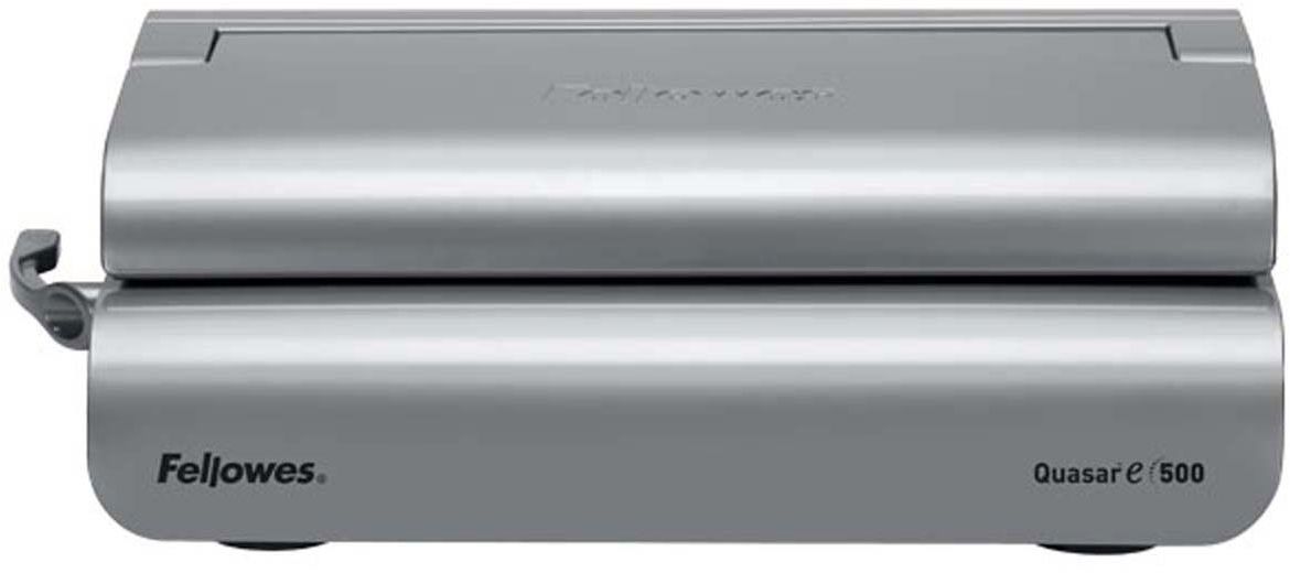 Fellowes Quasar-E переплетчикFS-56209 Fellowes Quasar-E переплетчикFS-56209Quasar-E 500 – надежный электрический переплетчик на пластиковую пружину. Предназначен для частого использования в среднем офисе.Основные характеристики:Кол-во сшиваемых листов: 500 шт.Кол-во пробиваемых листов: 20 шт.Диапазон диаметра пружины: 6-51 мм.Гарантия: 2 года.Брошюровщик оснащен технологиями, которые ускорят и упростят переплет документов: Мощный электропривод для пробития отверстий: Брошюровка будет проходить быстрее и не потребует никаких усилий при перфорации Автоматические створки лотка для отходов: При переполнении лотка для отходов створка лотка автоматически открывается, что сигнализирует о необходимости его опустошения. Эргономичное расположение зубцов: В переплетчиках на пластиковую пружину зубцы располагаются под углом 15?, что облегчает работу над созданием брошюры. Селектор формата: Точное выравнивание листов различных форматов по краю. Селектор диаметра пружин и толщины документа: Простой подбор пружины по толщине документа. Вертикальная загрузка документа. Снижает вероятность перекоса документа во время перфорирования, листы выравниваются под собственным весом.
