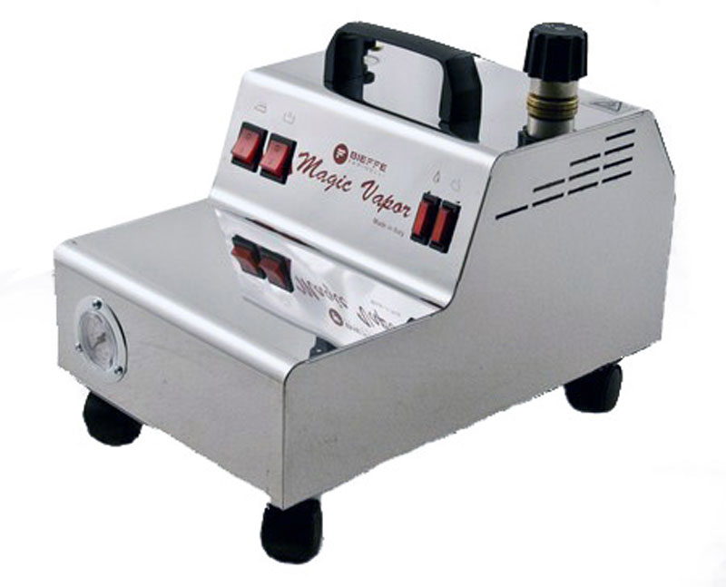 Bieffe Magic Vapor пароочистительBF005BE Bieffe Magic Vapor пароочистительBF005BEПарогенератор Bieffe Magic Vapor предназначен для глажки на гладильной доске, вертикального отпаривания одежды и экологически чистой уборки различных поверхностей. В комплект поставки входят утюг и разнообразные аксессуары для уборки с помощью горячего пара различных поверхностей. Специальный разъём позволяет быстро производить смену насадок в зависимости от типа задачи.Надежный стальной корпус, покрытый белой эмалью. На лицевой части корпуса установлен манометр для контроля давления пара. Пробковая ручка утюга позволяет работать длительное время, не скользя в руке. Для удобства перемещения на парогенераторе имеются колёсики.Отличное качество парогенератора подтверждено временем. Работать с Magic Vapor несложно и эффективно. Оборудование не требует особого ухода за счет надежных и крепких деталей.Небольшой, но мощный пароочиститель, который станет вам отличным помощником в любом деле, связанном с уборкой небольших помещений: квартир, частных домов, офисов, мини-отелей, кафе и ресторанов. Благодаря Bieffe Magic Vapor, мойка и чистка будет безупречной и эффективной, за счет своей многофункциональности, простоты и надежности в использовании.Система электроснабжения: однофазнаяТемпература пара в бойлере максимум: 165 °СДавление пара в бойлере: 5 барПодача пара: 2 кг/чМатериал корпуса: нержавеющая стальМатериал котла: медьВремя готовности к работе: 7 минут