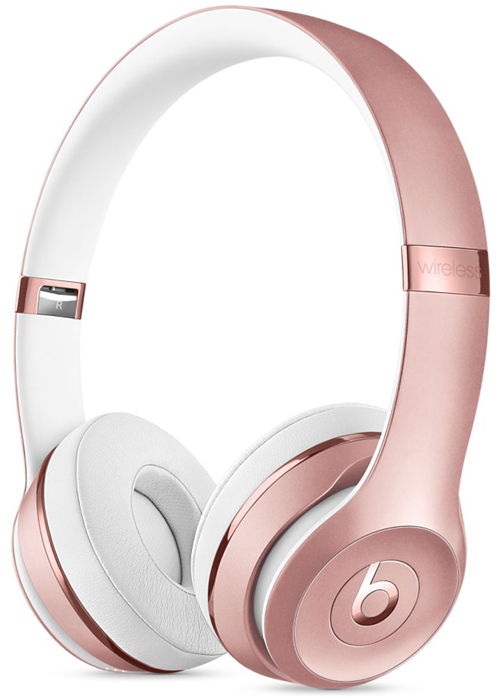 Beats Solo3 Wireless, Pink Gold беспроводные наушникиMNET2ZE/A Beats Solo3 Wireless, Pink Gold беспроводные наушникиMNET2ZE/AНаушники Beats Solo3 могут работать до 40 часов без подзарядки, чтобы вы могли пользоваться ими каждый день. 5-минутной зарядки Fast Fuel хватит ещё на 3 часа воспроизведения. Фирменное звучание Beats в наушниках с технологией Bluetooth класса 1 будет сопровождать вас повсюду - куда бы вы ни отправились. Расположение чашек с мягкими амбушюрами можно регулировать - вы сможете носить их целый день.Беспроводные наушники готовы к работе в любой момент. Включите их и поднесите к своему iPhone - они мгновенно подключатся к нему, а заодно и к вашим Apple Watch, iPad и Mac. В Solo3 с технологией Bluetooth класса 1 вы сможете слушать музыку где бы вы ни были.Неотъемлемая черта Beats Solo3 - знаменитое звучание Beats. Точная настройка акустической системы обеспечивает чистое сбалансированное звучание в широком диапазоне. Мягкие удобные чашки блокируют внешние шумы и позволяют вам услышать все оттенки любимой музыки.В беспроводных наушниках с энергоэффективным процессором Apple W1 вы сможете слушать музыку до 40 часов без подзарядки. 5-минутной подзарядки Fast Fuel вам хватит ещё на 3 часа работы - слушайте музыку практически без остановки. Встроенные элементы управления и сдвоенные микрофоны направленного действия позволяют отвечать на звонки, управлять воспроизведением, регулировать громкость и общаться с Siri - куда бы вы ни отправились.Дизайн Beats Solo3 выдержан в характерном для линейки стиле - выразительном и минималистичном. Расположение чашек с мягкими амбушюрами можно регулировать - вы сможете носить их целый день. Стремительные изгибы, отсутствие видимых винтов и вращающиеся амбушюры дополняют естественную посадку этих наушников, эргономичная конструкция которых рассчитана на обеспечение оптимального комфорта и качества звучания.