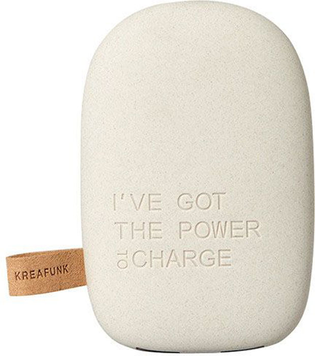 Kreafunk toCHARGE, Light Grey внешний аккумуляторKfsk78 Kreafunk toCHARGE, Light Grey внешний аккумуляторKfsk78Небольшой и изящный аккумулятор в стильном дизайне. toCHARGE гарантирует, что ваш смартфон, планшет или другие портативные устройства не останутся без энергии. Благодаря компактному размеру аккумулятор удобно носить с собой. Он идеально подходит для путешествий, долгих прогулок или встреч вне дома или офиса. В корпусе предусмотрено два USB порта, что позволяет одновременно заряжать два устройства. Мешок для хранения в комплекте. Аккумулятор упакован в красивую деревянную коробку, которую украшают слова из популярного сингла 90-х: «I’ve got the power».Технические характеристики:Литиевый аккумулятор 6000 мАч4 LED светоиндикатор оставшейся емкости батареи и статуса зарядкиВстроенный микропроцессор для предотвращения избытка и недостатка зарядки, перегрузки и короткого замыканияПодходит для iPhone Android, PSP, MID, мобильных телефонов, MP3, GPS и похожих устройствАвтоматическое включение и выключение питанияВыходная мощность 5В/1A & 5В/2.1AПродолжительность зарядки: 7-8 часовЗарядный кабель USB в комплектеМеждународные сертификаты: CE, FCC, RoHS, WEEE