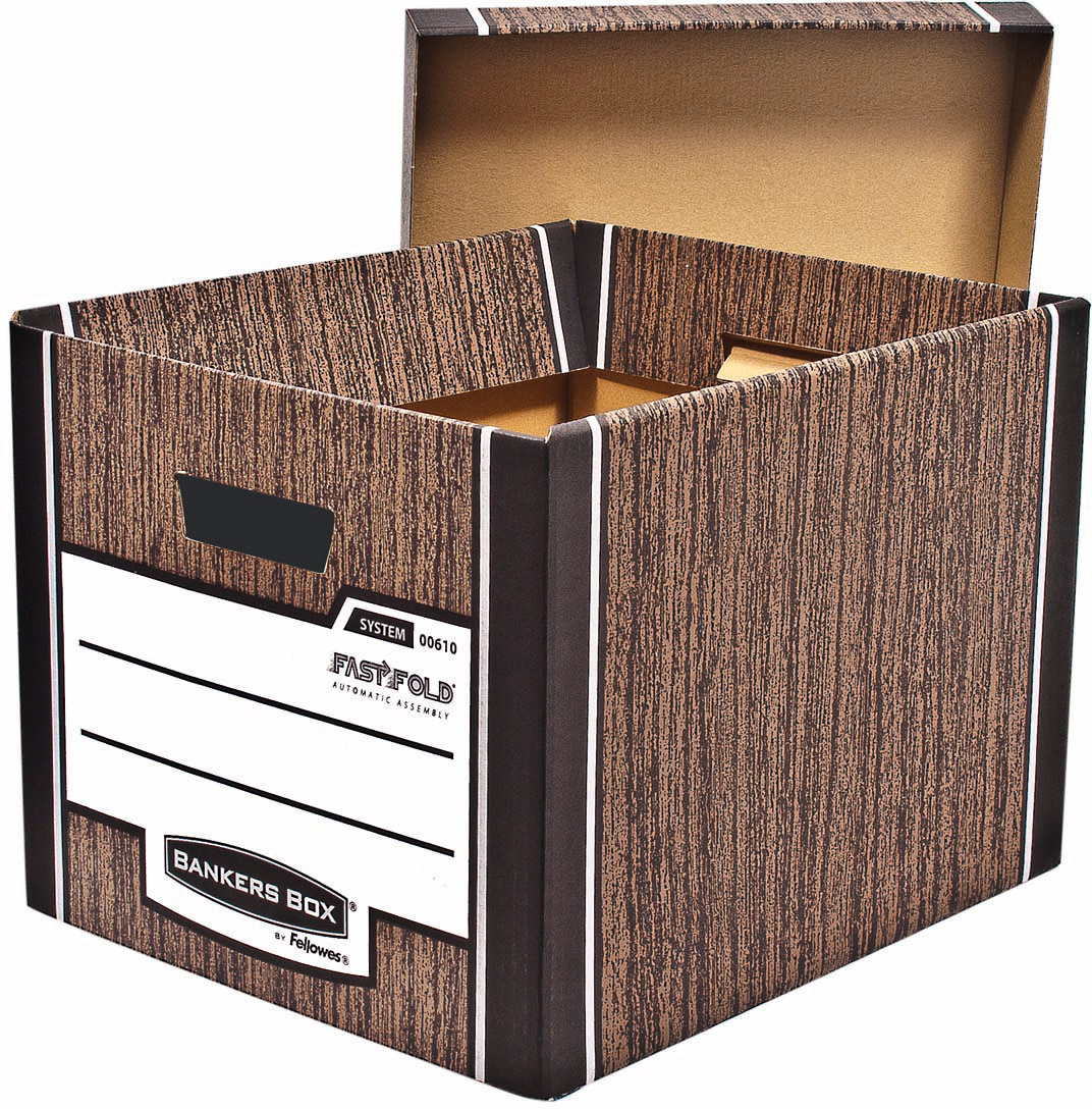 Fellowes Bankers Box Woodgrain архивный коробFS-00610 Fellowes Bankers Box Woodgrain архивный коробFS-00610Архивный короб с крышкой Bankers BoxTM Woodgrain FS-00610 – суперпрочный короб универсального назначения, выдерживающий вес до 35 кг. Обеспечивает компактное хранение документов и эргономичную организацию рабочего пространства, а также удобен в быту для хранения детских игрушек, сезонных вещей. Усиленная конструкция стенок и основания короба из гофрокартона. Мгновенная сборка за счет технологии FastFold.