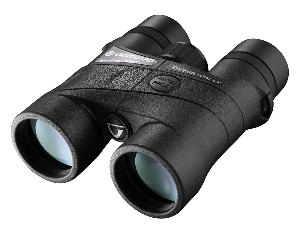 Бинокль Vanguard Orros, 10х42ORROS 1042 Бинокль Vanguard Orros, 10х42ORROS 1042Бинокль Vanguard ORROS 10х42Компания Vanguard предлагает широкий ассортимент биноклей с многослойным просветлением. Обладая высокими оптическими характеристиками и эргономичным дизайном, они делают наблюдение эффективным и комфортным независимо от того, кто Вы - охотник, любитель спорта, орнитолог или заядлый театрал. Большой модельный ряд, от топовой серии ED Endeavor до компактных и недорогих моделей серии DR, позволяет компании Vanguard предлагать качественные бинокли для любых задач.Бинокли серии Orros идеально сочетают в себе передовые оптические технологии и лёгкий компактный корпус. Призмы BaK4 и многослойное покрытие линз обеспечивают высокую светопередачу и чёткое чистое изображение высокого разрешения.Резиновые уплотнители и заполнение корпуса азотом гарантируют 100-процентную водо- и туманонепроницаемость. Помимо впечатляющих оптических характеристик и эргономичного корпуса, бинокли Orros оснащены большим колесом фокусировки для удобного наведения и обрезиненным нескользящим покрытием корпуса.Общие характеристики для серии ORROS:• Универсальные, многофункциональные бинокли для использования на открытом воздухе• 100% водо- и туманонепроницаемость• Призмы BAK4 и многослойное покрытие линз• Кристально чистое изображение• Нескользящее покрытие корпуса• Современный дизайнХарактеристики бинокля Vanguard ORROS 10х42:Увеличение бинокля – 10 xДиаметр линз объектива, мм - 42Сумеречное число - 20,5Минимальная дистанция фокусировки, м – 2,1Угловое поле зрения реальное, ° - 5,7Поле зрения на 1000 м, м - 100Диаметр выходного зрачка, мм - 4,2Удаление выходного зрачка, мм - 18Настройка окуляра, D - ±4Размер бинокля, мм – 145х130Комплект поставки:бинокльчехол-сумка для транспортировкиремень для переноски биноклясалфетка для чистки оптикиинструкция по эксплуатациигарантийный талонПервый завод компании Vanguard был основан в 1986 году. С тех пор компания превратилась в крупную корпорацию. Vanguard – это качественные бинокли и аксессуары. Компания Vanguard размещается в Гуандуне, Китай, и имеет свои представительства в Соединенных Штатах, Люксембурге, Соединенном Королевстве, Испании, Германии и Японии.