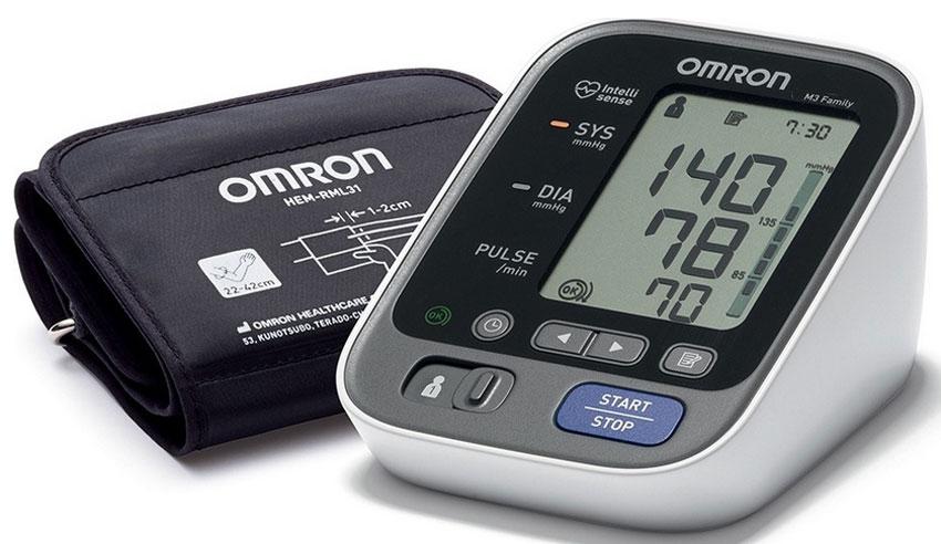 Omron M3 Family тонометр + адаптер + универсальная манжета HEM-7133-ALRUУТ000000751, HEM-7133-ALRU Omron M3 Family тонометр + адаптер + универсальная манжета HEM-7133-ALRUУТ000000751, HEM-7133-ALRUТонометр M3 Family — это компактный, полностью автоматический прибор для измерения артериального давления, работающий на основе осциллометрического метода. Он легко и быстро измеряет артериальное давление и частоту пульса. Прибор использует усовершенствованную технологию «IntelliSense», которая обеспечивает комфортное для пациента управляемое нагнетание воздуха в манжету без предварительной установки требуемого уровня давления воздуха или его повторной накачки. Технология Intellisense гарантирует автоматический выбор необходимого давления в манжете перед измерением. Прибор не создает чрезмерного давления в манжете и исключает болевые ощущения во время измерения.