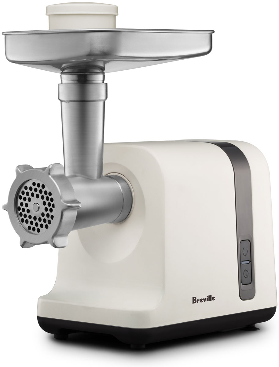 Breville M360 мясорубка электрическая67176 Breville M360 мясорубка электрическая67176Мясорубка Breville M360 – очень производительная модель с надежным DC-мотором и максимальной мощностью 3000 Вт. Она также удобна в использовании, поскольку снабжена широким загрузочным лотком и удлинённым пластиковым толкателем. Соединение моторного и режущего блока изготовлено с применением прочного металла. За счёт этого оно не повреждается даже при частой сборке-разборке прибора. Алюминиевый корпус защищает внутренние компоненты от механических повреждений и ускоряет отвод избыточного тепла.Мясорубка может использоваться для приготовления самых разных блюд. Она поставляется в комплекте с тремя сеточками, имеющими отверстия разного диаметра, а также со специальной насадкой для домашней колбасы.В случаях наматывания жилок на винт функция реверс обратным вращением поможет освободить рабочие части мясорубки. Система защиты от перегрева прервет работу в случае опасности поломки прибора.