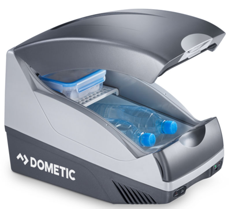 Dometic BordBar TB 15 автохолодильникTB 15 Dometic BordBar TB 15 автохолодильникTB 15Наслаждайтесь отдыхом в пути с Dometic BordBar TB 15. Этот элегантный портативный холодильник отлично вписывается в интерьер большинства транспортных средств. Храните закуски и напитки охлажденными, а гамбургеры и жареную картошку подогретыми. Термоэлектрический холодильник легко использовать, и он всегда может быть у вас под рукой.Холодопроизводительность: макс. 20 °C ниже температуры окружающей средыТеплопроизводительность: 65 °C (температура в камере)